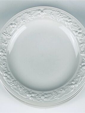 Set of 4 Homer Laughlin Embossed Rim Dessert Plates 7” wide
